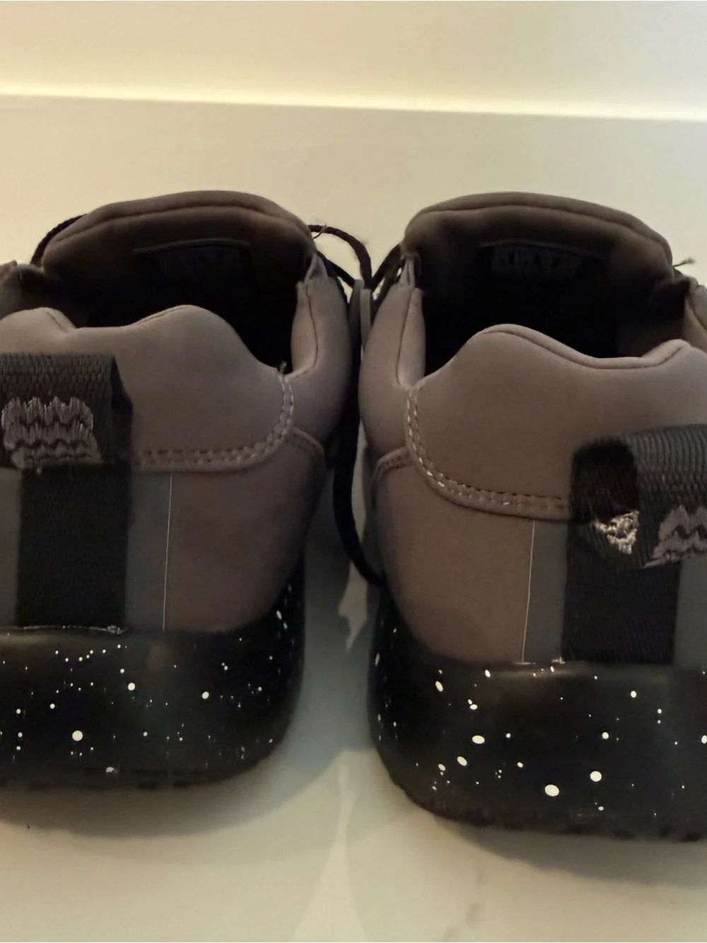 Snibbs Men’s Gray Athletic Sneakers with Speckled Black Sole
